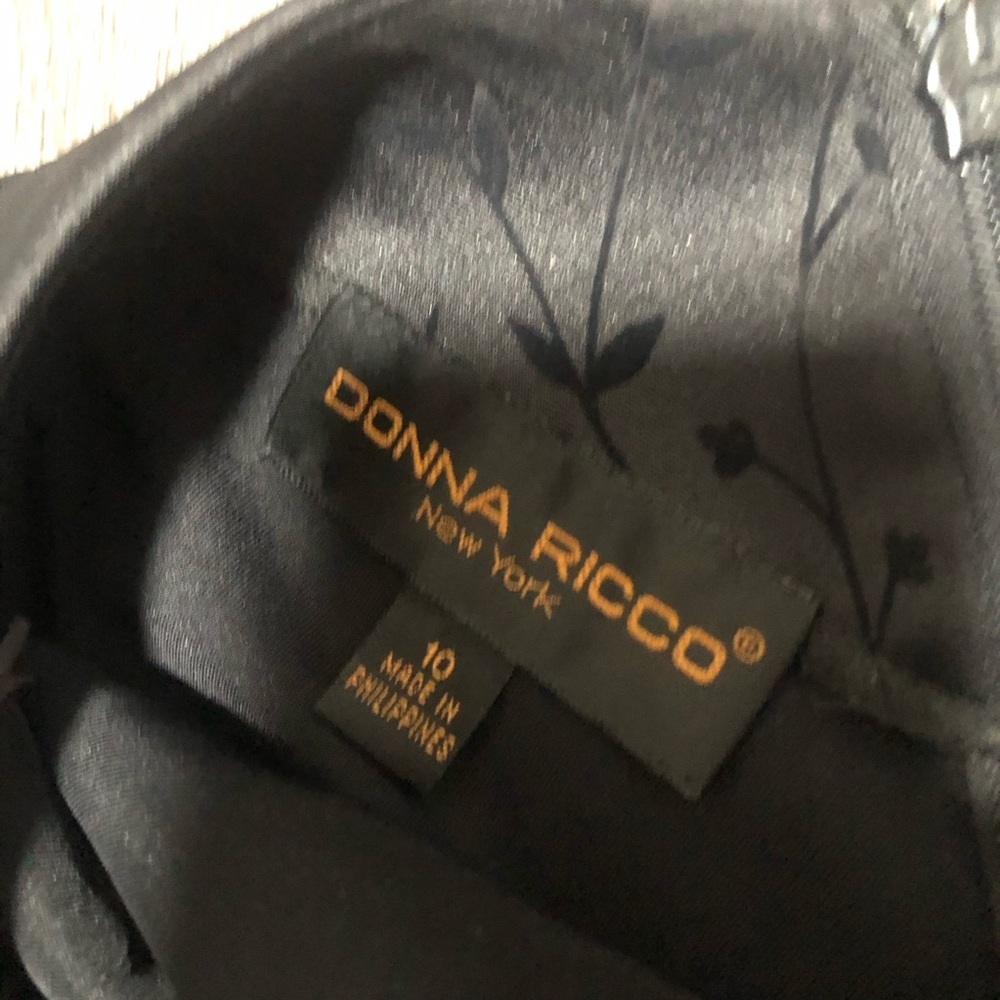 Donna Ricco Black Satin Floral Sheath Dress Sz 10 Cap Sleeve VNeck Shoulder Pads - Picture 4 of 8